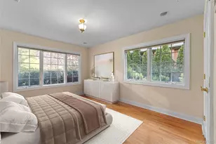 46 Nassau Dr, Great Neck, NY 11021 - Photo 13