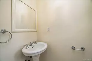 7 Susan Ct, White Plains, NY 10605 - Photo 11