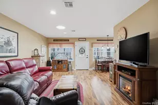 265 Newcastle Ct, Ridge, NY 11961 - Photo 9