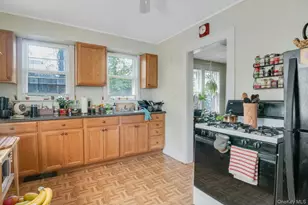 35 School St, White Plains, NY 10606 - Photo 7