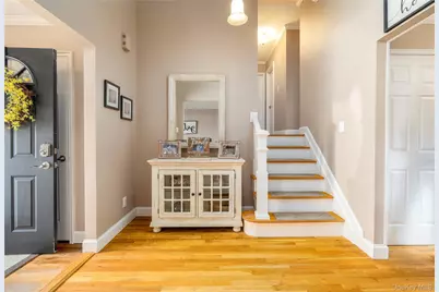 17 6th Avenue, Massapequa Park, NY 11762 - Photo 5