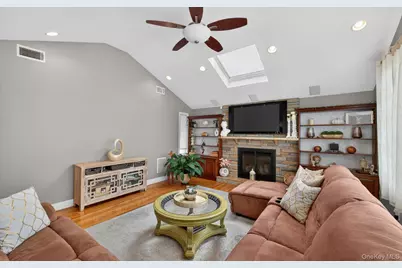 795 Herman Avenue, Franklin Square, NY 11010 - Photo 13