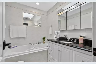 795 Herman Avenue, Franklin Square, NY 11010 - Photo 19