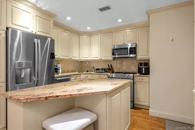 62 Wimbledon Drive, Roslyn, NY 11576 - Photo 5