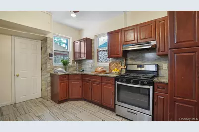 102-12 85th Road, Richmond Hill, NY 11418 - Photo 9
