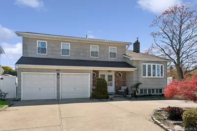 2701 S Seamans Neck Road, Seaford, NY 11783 - Photo 1