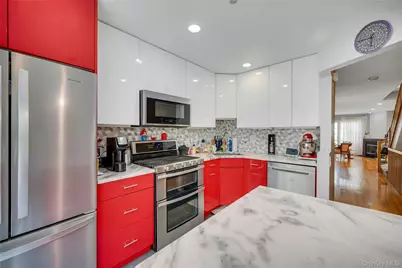 1102 Pondside Drive, White Plains, NY 10607 - Photo 13