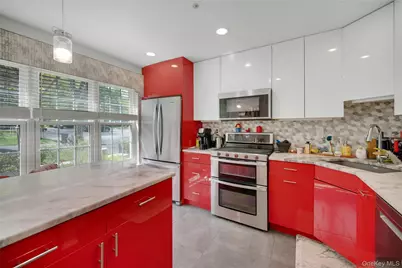 1102 Pondside Drive, White Plains, NY 10607 - Photo 11