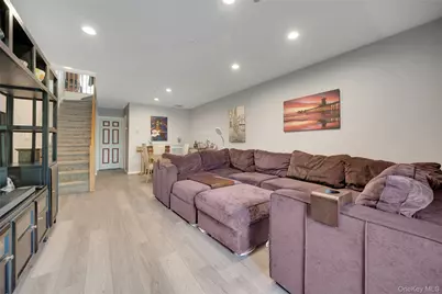 1102 Pondside Drive, White Plains, NY 10607 - Photo 21