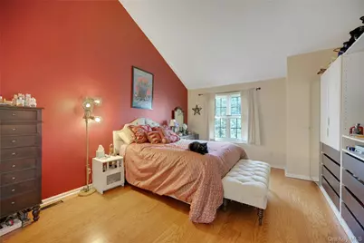 1102 Pondside Drive, White Plains, NY 10607 - Photo 15