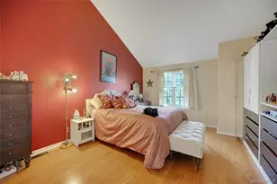 1102 Pondside Dr, White Plains, NY 10607 - Photo 15