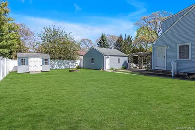 113 Roosevelt Avenue, Islip, NY 11751 - Photo 17