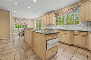 12 Chauncey Pl, Woodbury, NY 11797 - Photo 9