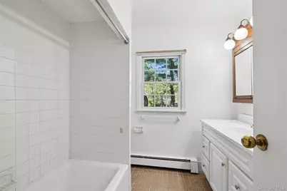 22 Baylis Place, Syosset, NY 11791 - Photo 31