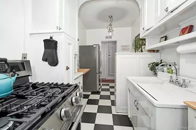 246 Bronxville Road #I3, Bronxville, NY 10708 - Photo 11