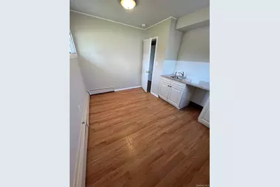 51 Friendly, Hicksville, NY 11801 - Photo 7