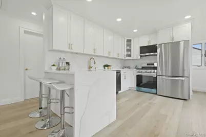 84 N Fordham Road, Hicksville, NY 11801 - Photo 5
