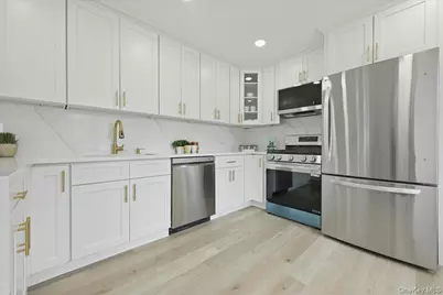 84 N Fordham Road, Hicksville, NY 11801 - Photo 7