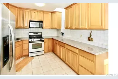 215 Middle Neck Road #15-3B, Great Neck, NY 11021 - Photo 5