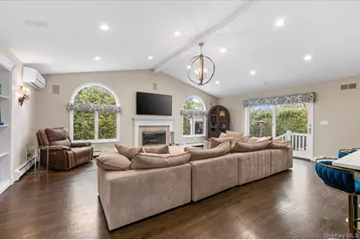 262 E Lexington Avenue, Oceanside, NY 11572 - Photo 5