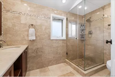 262 E Lexington Avenue, Oceanside, NY 11572 - Photo 17
