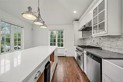 25 Vanderburgh Avenue, Larchmont, NY 10538 - Photo 9