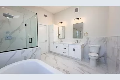 3421 Hawthorne Drive N, Wantagh, NY 11793 - Photo 25