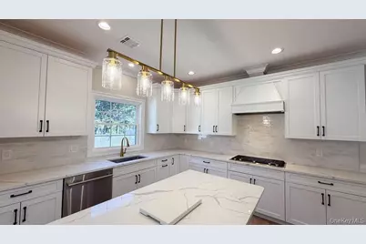 3421 Hawthorne Drive N, Wantagh, NY 11793 - Photo 7