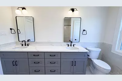 3421 Hawthorne Drive N, Wantagh, NY 11793 - Photo 17