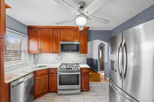 24 Jackson Ave, Elmont, NY 11003 - Photo 9
