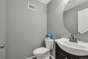 191 N Huron St, Ronkonkoma, NY 11779 - Photo 15