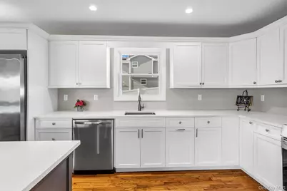 191 N Huron Street, Ronkonkoma, NY 11779 - Photo 9