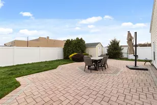 166 Pratt St, West Babylon, NY 11704 - Photo 21