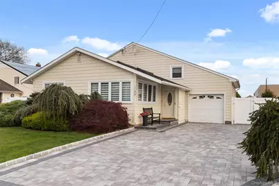 166 Pratt Street, West Babylon, NY 11704 - Photo 1