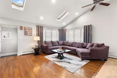 166 Pratt Street, West Babylon, NY 11704 - Photo 5