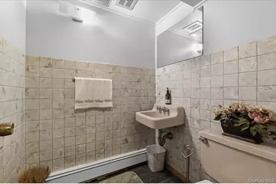 351 Maple Avenue, Uniondale, NY 11553 - Photo 19