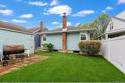 351 Maple Avenue, Uniondale, NY 11553 - Photo 25