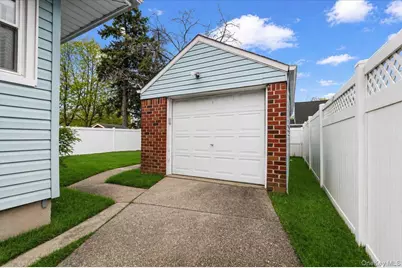 351 Maple Avenue, Uniondale, NY 11553 - Photo 23