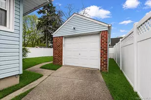 351 Maple Ave, Uniondale, NY 11553 - Photo 23