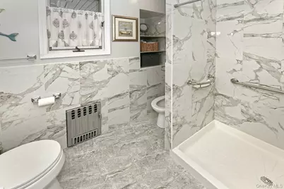 3076 Roxbury Road, Oceanside, NY 11572 - Photo 19