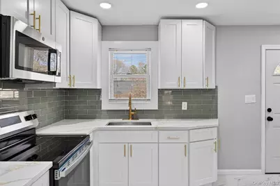 65 Maple Lane, Medford, NY 11763 - Photo 9
