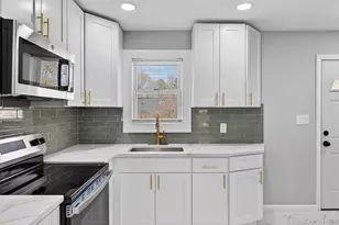 65 Maple Ln, Medford, NY 11763 - Photo 9