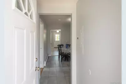 8 Brightside Avenue, Central Islip, NY 11722 - Photo 5