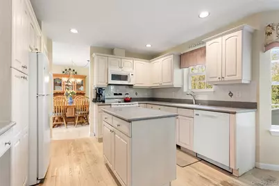 300 Rockwood Court, Yorktown Heights, NY 10598 - Photo 11