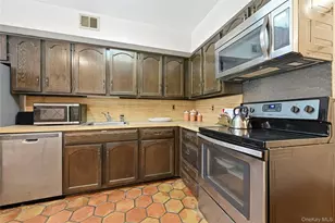 29 Jennings Ln, Woodbury, NY 11797 - Photo 17