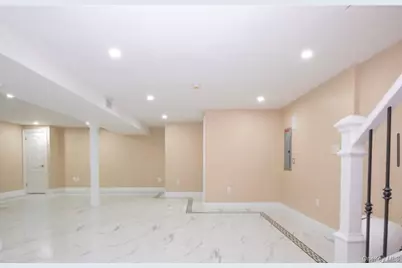 24814 Van Zandt Avenue, Little Neck, NY 11362 - Photo 13