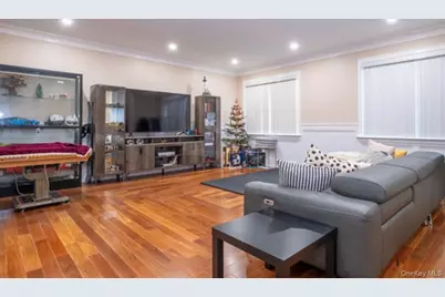 24814 Van Zandt Avenue, Little Neck, NY 11362 - Photo 5