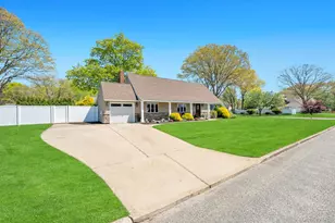 237 Oakland Ave, Miller Place, NY 11764 - Photo 3