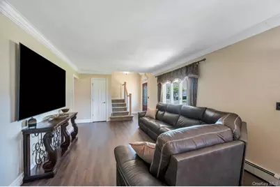 237 Oakland Avenue, Miller Place, NY 11764 - Photo 9