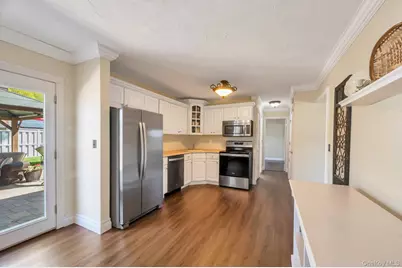 237 Oakland Avenue, Miller Place, NY 11764 - Photo 13